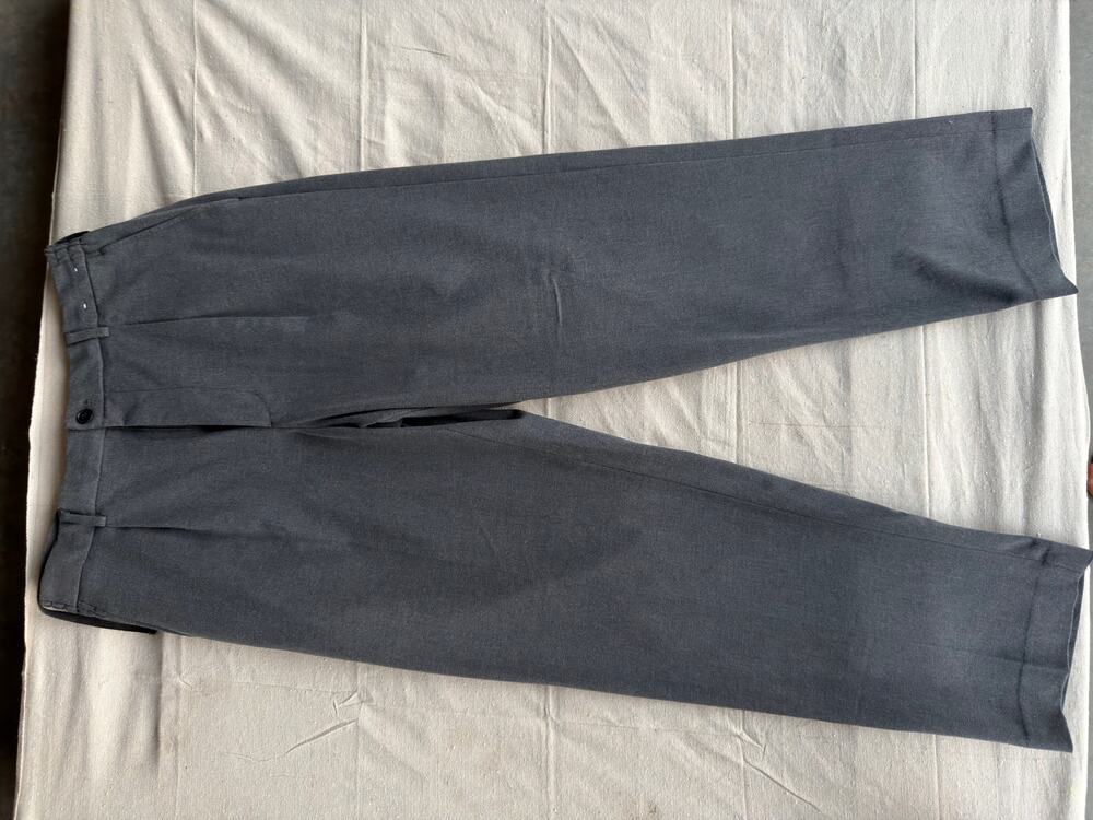 Uniqlo grey flat front stretch dress pants (L)